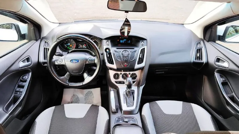 Продаю ford focus 3 рестайлинг /2012/2.0. автомат🚘 пробег215.000✅ в хорошем состояние!✅ по кузову без рыжиков и гнили✅ двигатель в норме, работает ровно и четко масло не ест✅ коробка в норме ✅ ходовая обслужена✅ все масла фильтра и жидкости менялись в вовремя✅ автомобиль достоин вашего внимания. осмотр г. донецк цена:685.000💸 торг у капота❗️ возможен обмен на авто дешевле ! связь: +79495059696 - фотография - 5