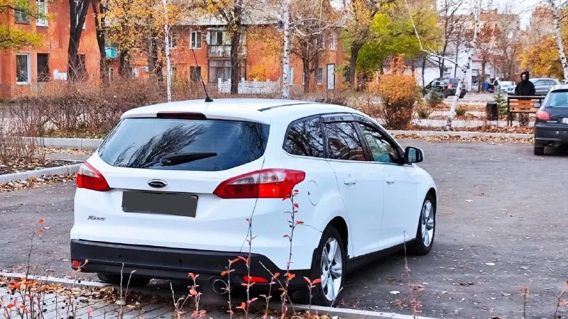 Продаю ford focus 3 рестайлинг /2012/2.0. автомат🚘 пробег215.000✅ в хорошем состояние!✅ по кузову без рыжиков и гнили✅ двигатель в норме, работает ровно и четко масло не ест✅ коробка в норме ✅ ходовая обслужена✅ все масла фильтра и жидкости менялись в вовремя✅ автомобиль достоин вашего внимания. осмотр г. донецк цена:685.000💸 торг у капота❗️ возможен обмен на авто дешевле ! связь: +79495059696 - фотография - 6
