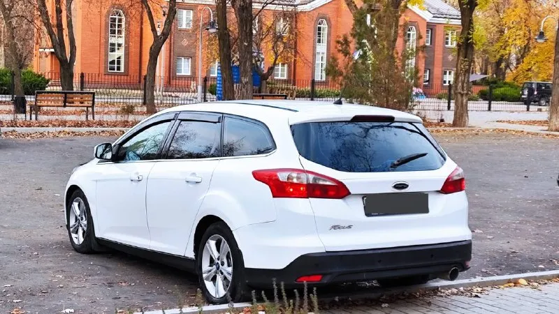 Продаю ford focus 3 рестайлинг /2012/2.0. автомат🚘 пробег215.000✅ в хорошем состояние!✅ по кузову без рыжиков и гнили✅ двигатель в норме, работает ровно и четко масло не ест✅ коробка в норме ✅ ходовая обслужена✅ все масла фильтра и жидкости менялись в вовремя✅ автомобиль достоин вашего внимания. осмотр г. донецк цена:685.000💸 торг у капота❗️ возможен обмен на авто дешевле ! связь: +79495059696 - фотография - 7