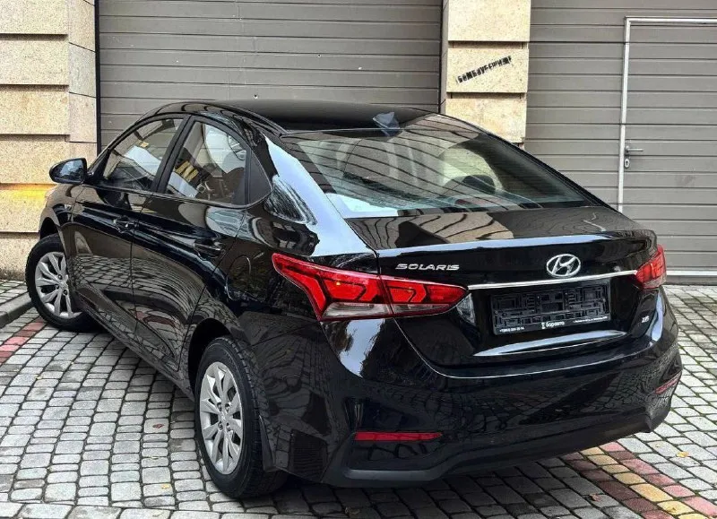 Продам hyundai solaris рейсталенг год выпуска:2018 родной пробе 128.000км объём двигателя:1.6.v16 кпп механика 6 ступенчатая один собственник автомобиль в заводском состояние комплектация, мультируль, подогрев сидений, подогрев руля, 4 электростеклоподъемники, бортовой компьютер, кондиционер, электро зеркала, подогрев стекл, подогрев руля, abs, esp, set, зарядное устройство, bluetooth, aux, и много прочего для комфортного вождения авто в идеальном состояние, ближе к новому! готов на любую проверку) авто эксплуатировался чисто в семейных целях, авто покупался новым, и по сей день является в одной семье автомобиль всегда обслуживался на дилере по регламенту, имеются записиси в сервисной книжке чеки и много прочего, два комплекта резины с дисками, полный комплект ключей по документам продажа от владельца любой вид оформления цена 1.150.000р номер телефона +7949-510-46-92 г. донецк - фотография - 4