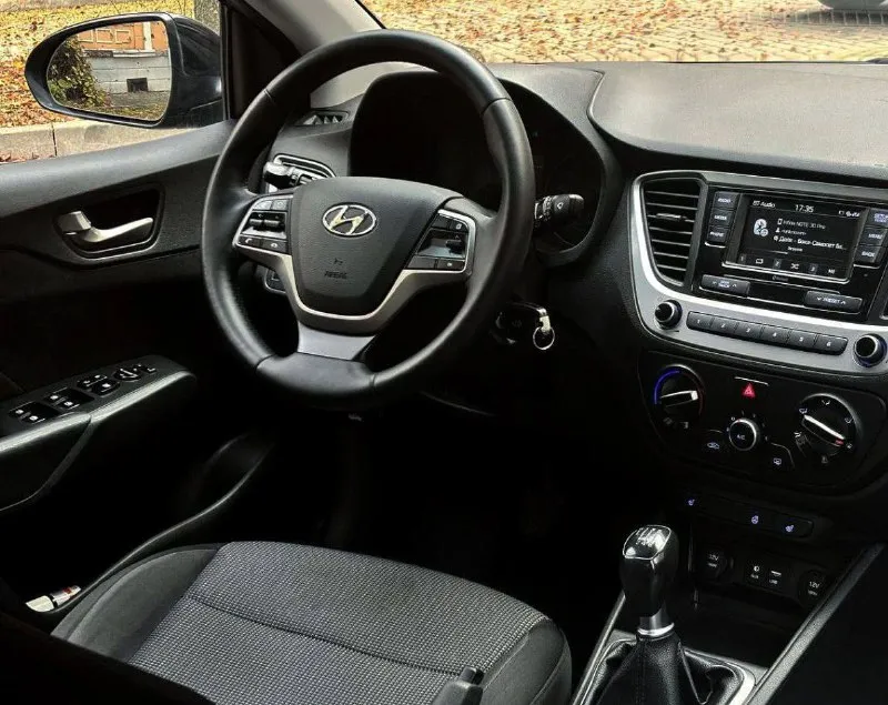 Продам hyundai solaris рейсталенг год выпуска:2018 родной пробе 128.000км объём двигателя:1.6.v16 кпп механика 6 ступенчатая один собственник автомобиль в заводском состояние комплектация, мультируль, подогрев сидений, подогрев руля, 4 электростеклоподъемники, бортовой компьютер, кондиционер, электро зеркала, подогрев стекл, подогрев руля, abs, esp, set, зарядное устройство, bluetooth, aux, и много прочего для комфортного вождения авто в идеальном состояние, ближе к новому! готов на любую проверку) авто эксплуатировался чисто в семейных целях, авто покупался новым, и по сей день является в одной семье автомобиль всегда обслуживался на дилере по регламенту, имеются записиси в сервисной книжке чеки и много прочего, два комплекта резины с дисками, полный комплект ключей по документам продажа от владельца любой вид оформления цена 1.150.000р номер телефона +7949-510-46-92 г. донецк - фотография - 5