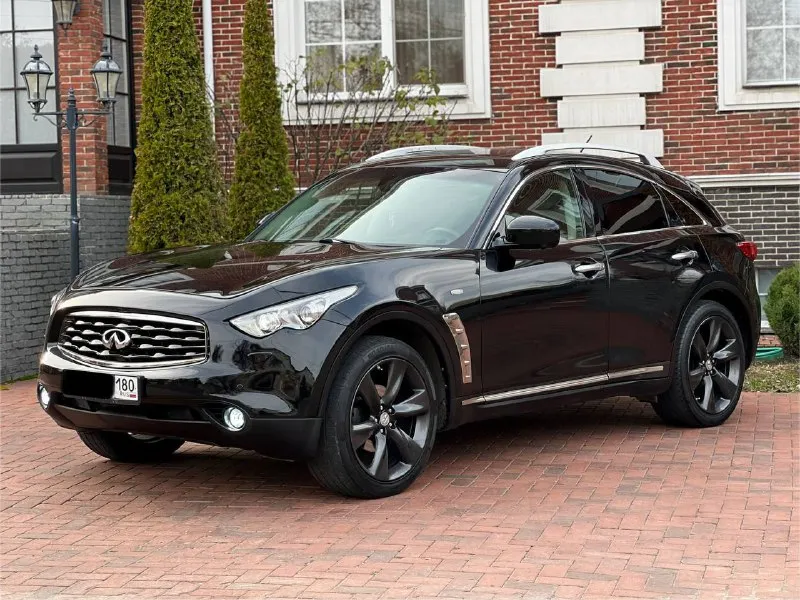 Infinity fx35 цена 1.800.000 торг-обмен номер: +79496358178 пробег:156.000км автомобиль в идеальнейшем состоянии вложений не требует от слова совсем замена масла каждые 6 тысяч км мотор 3.5 бензин работает как часы, не дымит и не троит коробка автомат, переключает плавно, без дёрганий и пинков, ходовая часть вся обслужена, за машину не стыдно ! богатая комплектация, без ключевой доступ, кнопка старт стоп, подсветка дверей, память сидений, электро регулировка сидений и зеркал, полный электро пакет, датчик света и дождя, кожаный мультируль с альконтарой, обдув и подогрев сидений, двух зонный климат контроль, хорошая мультимедиа, люк, полный привод - фотография - 2