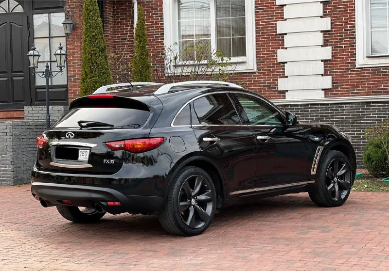 Infinity fx35 цена 1.800.000 торг-обмен номер: +79496358178 пробег:156.000км автомобиль в идеальнейшем состоянии вложений не требует от слова совсем замена масла каждые 6 тысяч км мотор 3.5 бензин работает как часы, не дымит и не троит коробка автомат, переключает плавно, без дёрганий и пинков, ходовая часть вся обслужена, за машину не стыдно ! богатая комплектация, без ключевой доступ, кнопка старт стоп, подсветка дверей, память сидений, электро регулировка сидений и зеркал, полный электро пакет, датчик света и дождя, кожаный мультируль с альконтарой, обдув и подогрев сидений, двух зонный климат контроль, хорошая мультимедиа, люк, полный привод - фотография - 4
