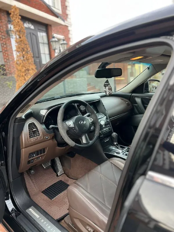 Infinity fx35 цена 1.800.000 торг-обмен номер: +79496358178 пробег:156.000км автомобиль в идеальнейшем состоянии вложений не требует от слова совсем замена масла каждые 6 тысяч км мотор 3.5 бензин работает как часы, не дымит и не троит коробка автомат, переключает плавно, без дёрганий и пинков, ходовая часть вся обслужена, за машину не стыдно ! богатая комплектация, без ключевой доступ, кнопка старт стоп, подсветка дверей, память сидений, электро регулировка сидений и зеркал, полный электро пакет, датчик света и дождя, кожаный мультируль с альконтарой, обдув и подогрев сидений, двух зонный климат контроль, хорошая мультимедиа, люк, полный привод - фотография - 5