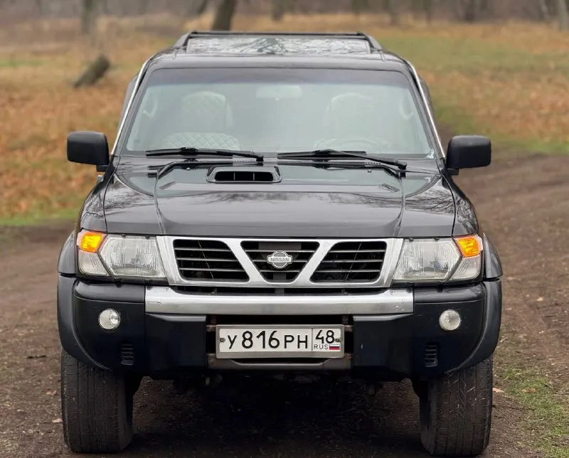 Продам легендарный nissan patrol в кузове y61. рамный, семи местный внедорожник в боевом состоянии. один владелец, оригинальный птс. сохранилась документация с автосалона, есть сервисная книжка с отметками обслуживания. двигатель 3.0-литровый дизель, контрактный, пробег 185,400 км. , вышел в 470 тыс руб, есть квитанции и чеки, пришёл с японии, узаконен. чугунная грузовая мкпп (неубиваемая) тнвд заменён, ещё на гарантии, аккумулятор новый. для тяжёлого бездорожья предусмотрены - блок. заднего дифференциала, понижающая передача, отключение заднего стабилизатора. передний мост с колесными муфтами (хабы) вечные передние/задние неразрезные мосты. кузов целый, рама без изъянов, номер читаем. остекление заводское. стоит доп. радиатор на печку, климат, круиз, люк, эл. привод и обогрев сидений, подогрев зеркал с зоной дворников и прочие. два комплекта резины и литых дисков. цена : 1,1 млн рублей. обмена и рассрочки нет. территориально находится в г макеевка (центр) контакты : +7(949)-453-12-33 (есть «telegram») видеообзор машины скину при необходимости. - фотография - 4