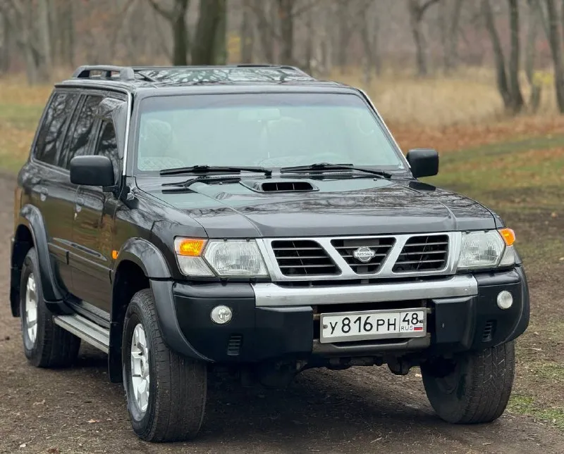 Продам легендарный nissan patrol в кузове y61. рамный, семи местный внедорожник в боевом состоянии. один владелец, оригинальный птс. сохранилась документация с автосалона, есть сервисная книжка с отметками обслуживания. двигатель 3.0-литровый дизель, контрактный, пробег 185,400 км. , вышел в 470 тыс руб, есть квитанции и чеки, пришёл с японии, узаконен. чугунная грузовая мкпп (неубиваемая) тнвд заменён, ещё на гарантии, аккумулятор новый. для тяжёлого бездорожья предусмотрены - блок. заднего дифференциала, понижающая передача, отключение заднего стабилизатора. передний мост с колесными муфтами (хабы) вечные передние/задние неразрезные мосты. кузов целый, рама без изъянов, номер читаем. остекление заводское. стоит доп. радиатор на печку, климат, круиз, люк, эл. привод и обогрев сидений, подогрев зеркал с зоной дворников и прочие. два комплекта резины и литых дисков. цена : 1,1 млн рублей. обмена и рассрочки нет. территориально находится в г макеевка (центр) контакты : +7(949)-453-12-33 (есть «telegram») видеообзор машины скину при необходимости. - фотография - 5