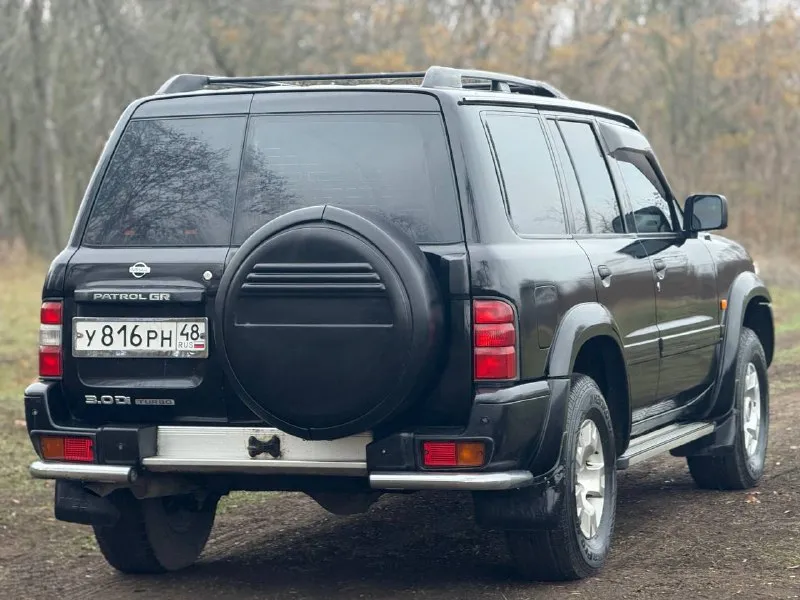 Продам легендарный nissan patrol в кузове y61. рамный, семи местный внедорожник в боевом состоянии. один владелец, оригинальный птс. сохранилась документация с автосалона, есть сервисная книжка с отметками обслуживания. двигатель 3.0-литровый дизель, контрактный, пробег 185,400 км. , вышел в 470 тыс руб, есть квитанции и чеки, пришёл с японии, узаконен. чугунная грузовая мкпп (неубиваемая) тнвд заменён, ещё на гарантии, аккумулятор новый. для тяжёлого бездорожья предусмотрены - блок. заднего дифференциала, понижающая передача, отключение заднего стабилизатора. передний мост с колесными муфтами (хабы) вечные передние/задние неразрезные мосты. кузов целый, рама без изъянов, номер читаем. остекление заводское. стоит доп. радиатор на печку, климат, круиз, люк, эл. привод и обогрев сидений, подогрев зеркал с зоной дворников и прочие. два комплекта резины и литых дисков. цена : 1,1 млн рублей. обмена и рассрочки нет. территориально находится в г макеевка (центр) контакты : +7(949)-453-12-33 (есть «telegram») видеообзор машины скину при необходимости. - фотография - 6