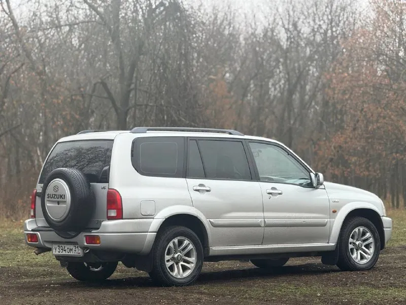 Продам suzuki grand vitara xl-7 (семи местный) рамный внедорожник с подключаемым полным приводом и пониженной передачей (part-time) оригинальный птс, один пожилой собственник. пробег - 270,000 км. год выпуска - 2006 (рест) двигатель 2.7-литровый v6, обслужен, работает ровно, ошибок нет, замена цепи производилась весной, попутно новая помпа, термостат, свечи. автомат «aisin» 5-ст, пинков и пробуксовок нет. масла и фильтра свежие. вложений не требует. кузов в заводском окрасе. без дтп. рама целая, номер читается отлично. стоит климат и круиз, обогревы зеркал, сидений, две штатные печки, доводчики окон, складывание зеркал и прочие. зимняя резина и новая летняя идёт в комплекте. цена : 700,000 рублей. обмена и рассрочки нет. территориально находится в г макеевка (центр) контакты : +7(949)-453-12-33 (есть «telegram») видеообзор машины скину при необходимости. - фотография - 6