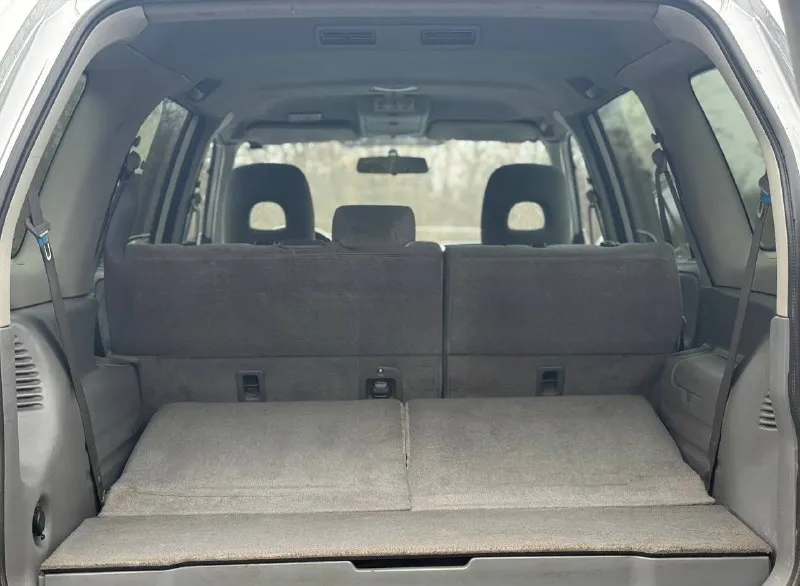 Продам suzuki grand vitara xl-7 (семи местный) рамный внедорожник с подключаемым полным приводом и пониженной передачей (part-time) оригинальный птс, один пожилой собственник. пробег - 270,000 км. год выпуска - 2006 (рест) двигатель 2.7-литровый v6, обслужен, работает ровно, ошибок нет, замена цепи производилась весной, попутно новая помпа, термостат, свечи. автомат «aisin» 5-ст, пинков и пробуксовок нет. масла и фильтра свежие. вложений не требует. кузов в заводском окрасе. без дтп. рама целая, номер читается отлично. стоит климат и круиз, обогревы зеркал, сидений, две штатные печки, доводчики окон, складывание зеркал и прочие. зимняя резина и новая летняя идёт в комплекте. цена : 700,000 рублей. обмена и рассрочки нет. территориально находится в г макеевка (центр) контакты : +7(949)-453-12-33 (есть «telegram») видеообзор машины скину при необходимости. 📲 tg: дмитрий 📞 звоните: +7(949)4531233 - фотография - 9