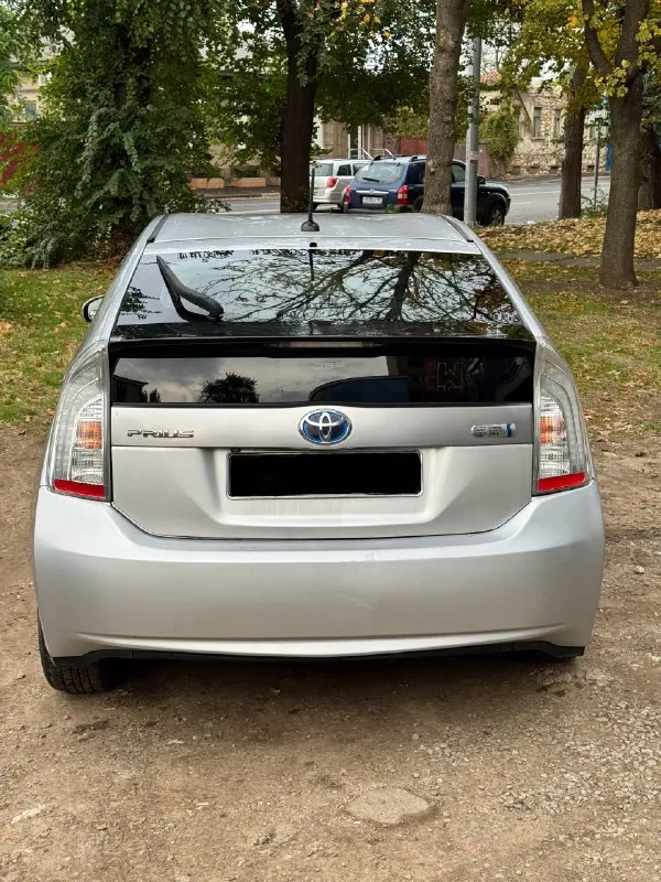 Toyota prius 35 plug in hybrid 2012 год пробег 220 тыс. двигатель 1.8 по паспорту 99 л. с (136 л. с с эл. мотором) масло 0w20 каждые 10 тыс. (ни разу не доливал) расход топлива в среднем 5-6л/100км. автоматическая бесступенчатая коробка передач гибридная установка в отличном состоянии запас хода на электротяге 20-25 км, заряжается от сети за 1.5 часа. зарядное устройство в комплекте резина комплект лето на титанах r16, комплект зима на таких же титанах r16 адаптивный круиз контроль заводские bi led линзы акустическая система jbl проекция на лобовое стекло навигатор, регистратор, bluetooth, aux, usb эл. омыватели фар подогрев передних сидений эл. регулировка водительского сидения цена 1.4 без тога, без обмена. луганск +7 959 160 25 06 📞 звоните: +7(959)1602506 - фотография - 4