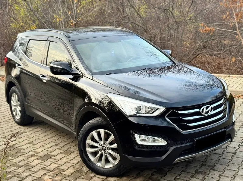 Продам hyundai santa-fe lll в идеальном состоянии !!в заводском окрасе!! цена 1.750руб 2014 года 2.4 коробка работает идеально максимальная комплектация полная кожа подогрев руля подогревы всех 4 сидений электропривод сидений регулировка задних сидений старт стоп без ключевой доступ круиз контроль, мульти руль режимы езды (comfort) (sport) (normal) 4х зонный климат 4wd-полный привод музыка-carplay с встроеным навигатором 4-awto стекло подъемника 2 ключа авто запуск такой авто трудно найти! г. донецк оформление в мрэо тел. .+79495325914 цена 1750.руб 📲 tg: федорович 📞 звоните: +7(949)5325914 - фотография - 3