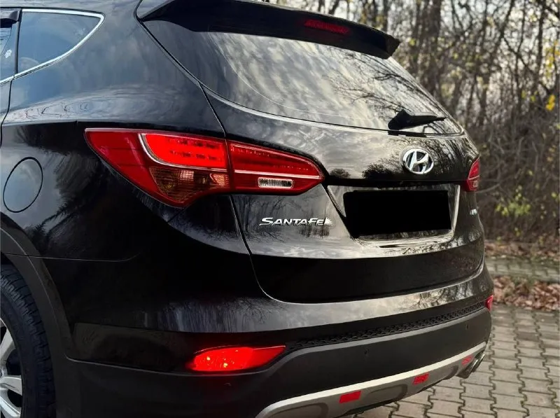 Продам hyundai santa-fe lll в идеальном состоянии !!в заводском окрасе!! цена 1.750руб 2014 года 2.4 коробка работает идеально максимальная комплектация полная кожа подогрев руля подогревы всех 4 сидений электропривод сидений регулировка задних сидений старт стоп без ключевой доступ круиз контроль, мульти руль режимы езды (comfort) (sport) (normal) 4х зонный климат 4wd-полный привод музыка-carplay с встроеным навигатором 4-awto стекло подъемника 2 ключа авто запуск такой авто трудно найти! г. донецк оформление в мрэо тел. .+79495325914 цена 1750.руб 📲 tg: федорович 📞 звоните: +7(949)5325914 - фотография - 5