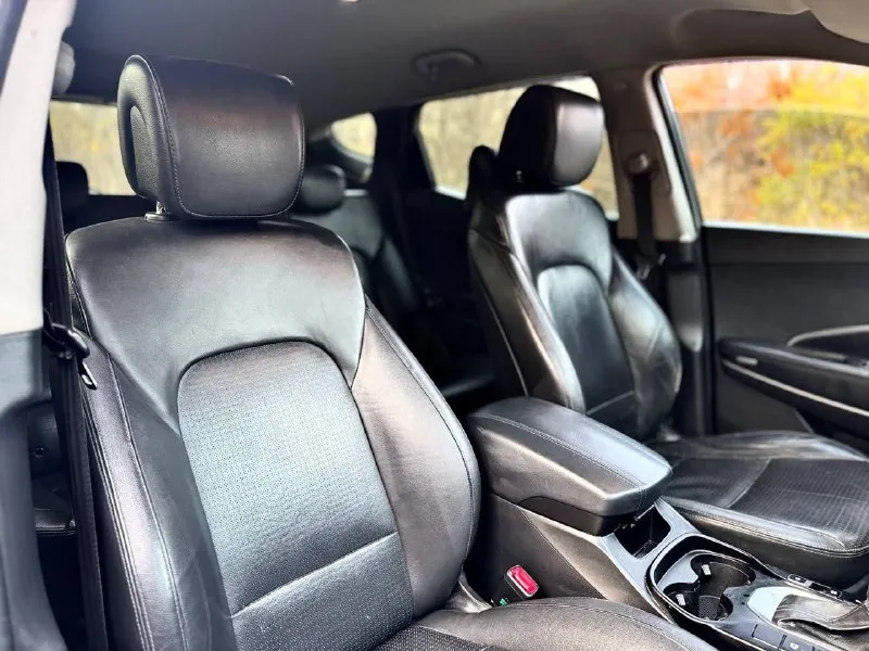 Продам hyundai santa-fe lll в идеальном состоянии !!в заводском окрасе!! цена 1.750руб 2014 года 2.4 коробка работает идеально максимальная комплектация полная кожа подогрев руля подогревы всех 4 сидений электропривод сидений регулировка задних сидений старт стоп без ключевой доступ круиз контроль, мульти руль режимы езды (comfort) (sport) (normal) 4х зонный климат 4wd-полный привод музыка-carplay с встроеным навигатором 4-awto стекло подъемника 2 ключа авто запуск такой авто трудно найти! г. донецк оформление в мрэо тел. .+79495325914 цена 1750.руб 📲 tg: федорович 📞 звоните: +7(949)5325914 - фотография - 6