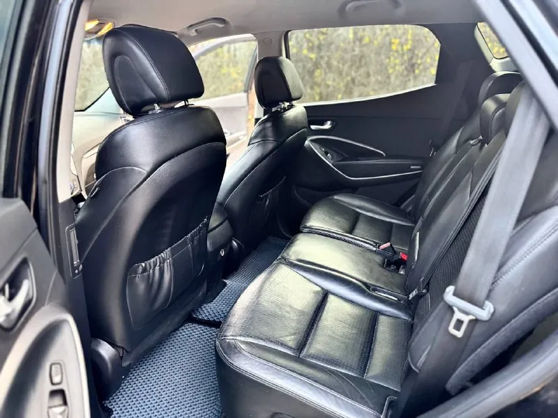 Продам hyundai santa-fe lll в идеальном состоянии !!в заводском окрасе!! цена 1.750руб 2014 года 2.4 коробка работает идеально максимальная комплектация полная кожа подогрев руля подогревы всех 4 сидений электропривод сидений регулировка задних сидений старт стоп без ключевой доступ круиз контроль, мульти руль режимы езды (comfort) (sport) (normal) 4х зонный климат 4wd-полный привод музыка-carplay с встроеным навигатором 4-awto стекло подъемника 2 ключа авто запуск такой авто трудно найти! г. донецк оформление в мрэо тел. .+79495325914 цена 1750.руб 📲 tg: федорович 📞 звоните: +7(949)5325914 - фотография - 8