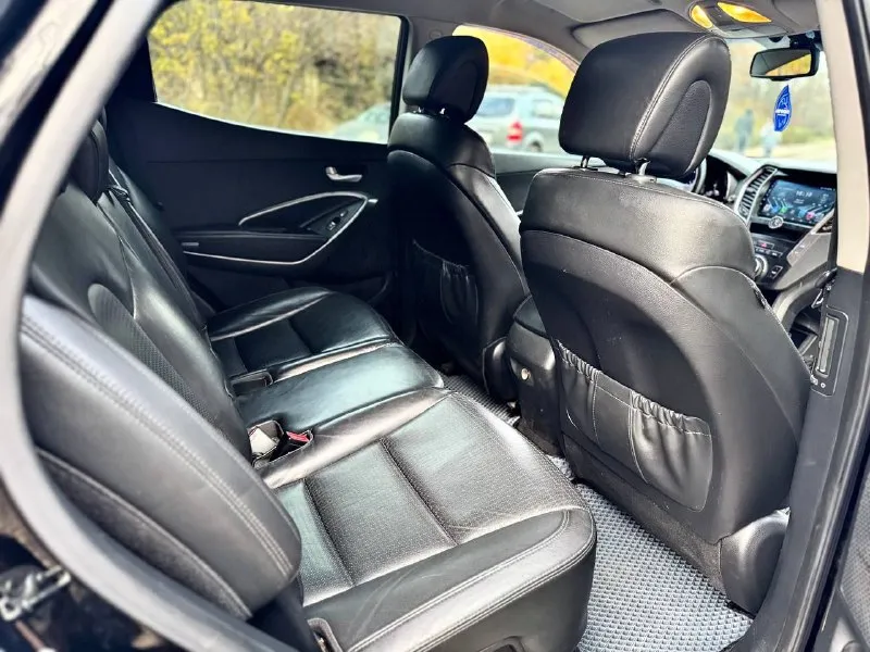 Продам hyundai santa-fe lll в идеальном состоянии !!в заводском окрасе!! цена 1.750руб 2014 года 2.4 коробка работает идеально максимальная комплектация полная кожа подогрев руля подогревы всех 4 сидений электропривод сидений регулировка задних сидений старт стоп без ключевой доступ круиз контроль, мульти руль режимы езды (comfort) (sport) (normal) 4х зонный климат 4wd-полный привод музыка-carplay с встроеным навигатором 4-awto стекло подъемника 2 ключа авто запуск такой авто трудно найти! г. донецк оформление в мрэо тел. .+79495325914 цена 1750.руб 📲 tg: федорович 📞 звоните: +7(949)5325914 - фотография - 9
