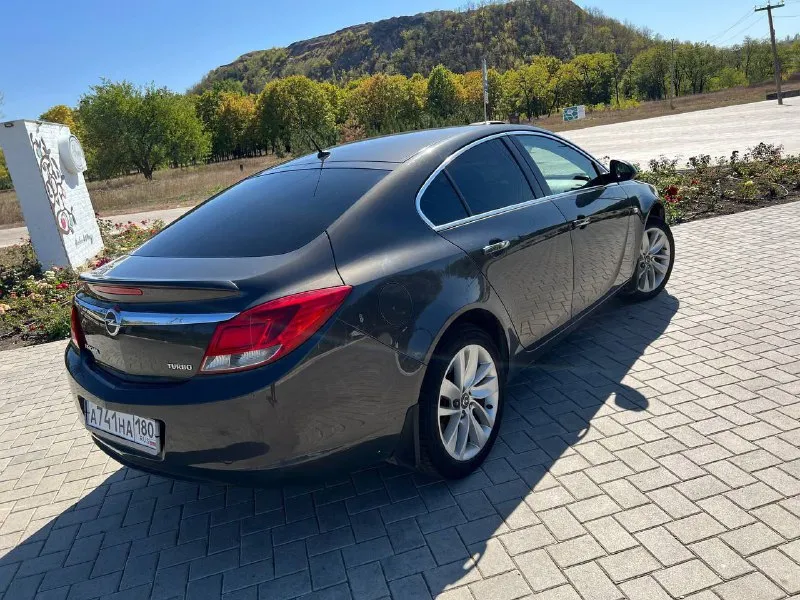 Opel insignia turbo продаю свой автомобиль я собственник! кузов в отличном состоянии, без каких либо дефектов, рыжиков сколов и прочего! год выпуска 2014 двигатель 1,6 turbo 180л. с очень бодрый ! коробка механика 6 ступенчатая максимальная комплектация cosmo sport, в авто есть абсолютно все для комфортного вождения ! два комплекта хорошей, дорогой резины зима и лето на дисках, продаю с авто ! цена 950,хороший торг все вопросы по телефону +79494171326 - фотография - 4