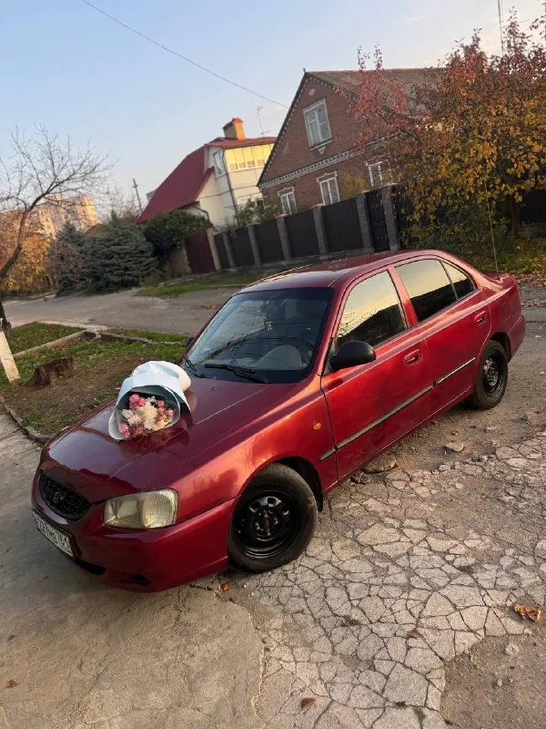 Продам hyundai акцент,2005 года выпуска, машина в хорошем состоянии, не гнилая, дно целое, все работает, по комплектации гур, кондиционер заправленный, печка жарит,4 эсп, кпп механика, мотор и коробка без нареканий сел и поехал, простенькая музыка, приезжайте смотрите, цена 335000 руб, возможен небольшой торг, звонить +79495654761 📲 tg: @mari4kaj 📞 звоните: +7(949)5654761 - фотография - 6