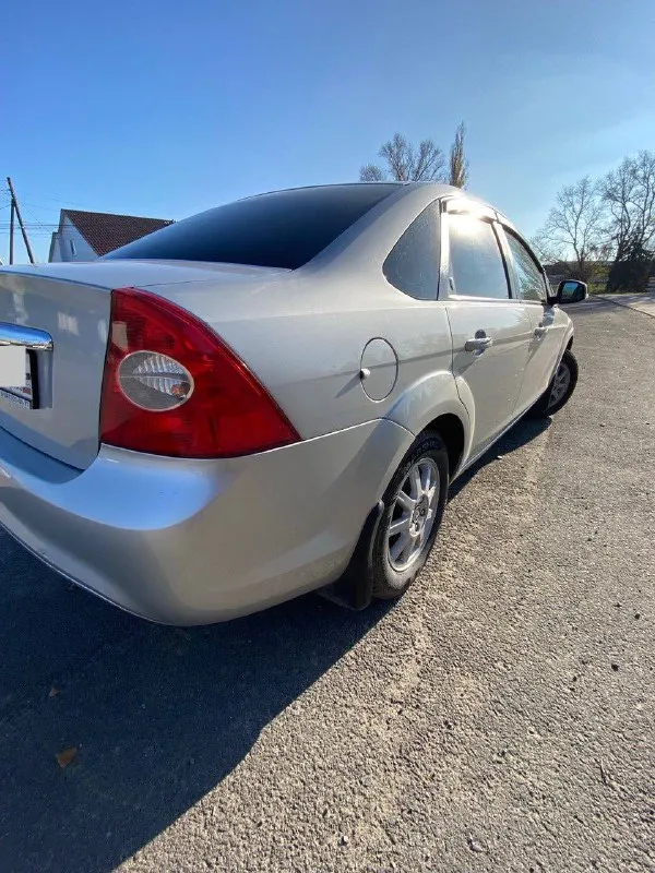 Продам ford focus ii, (рестайлинг), 1,6 л. , мт, 2009 года, пробег 210 т. (не скручен). птс оригинал. 2 владельца. автомобиль в идеальном состоянии. без дтп. весь в заводском окрасе. салон чистый и ухоженный. двигатель работает ровно, без посторонних звуков. комплектация ghia ✅ кондиционер ✅подогрев лобового стекла, передних сидений, зеркал, заднего стекла. , ✅ электропривод зеркал, ✅ датчик света, дождя ✅ подушки безопастности, ✅ противотуманные фары, автотека зелёная. предоставлю по запросу. г. енакиево цена: 655 000₽ тел: +79495287505 +79897072008 📲 tg: елена 📞 звоните: +7(949)5287505 - фотография - 4