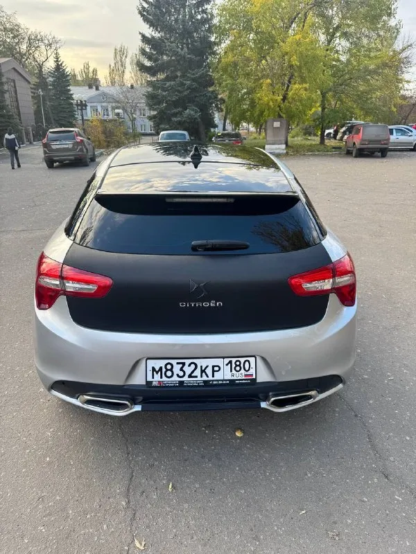 Citroen ds5, 2013 г. , 1.6 at, пробег 214 000 км автомобиль в отличном состоянии — ухоженный, полностью обслужен. двигатель работает ровно, коробка переключается плавно, без рывков. ошибок по электронике нет, всё функционирует как положено. салон аккуратный, чистый, кожа в отличном состоянии. комплектация: панорамная крыша, камера 360°, круиз-контроль, кожаный салон, подогрев сидений, мультируль, климат-контроль, датчик света, датчик дождя, электропакет, штатная мультимедиа и многое другое едет уверенно, комфортный и динамичный автомобиль с премиальным дизайном и отличной управляемостью. расход топлива умеренный, всё обслуживание проводилось вовремя. осмотр в макеевке, любые проверки на сто приветствуются. я владелец, полное переоформление в мрэо. 💰 цена: 890 000 руб (торг у капота) 📞 телефон: +7 949 805 54 21 📞 звоните: +7(949)8055421 - фотография - 3