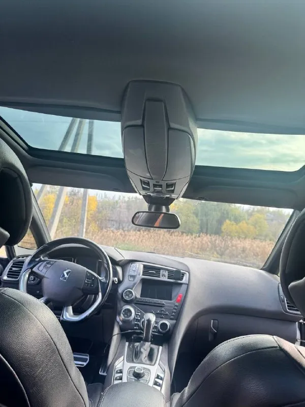 Citroen ds5, 2013 г. , 1.6 at, пробег 214 000 км автомобиль в отличном состоянии — ухоженный, полностью обслужен. двигатель работает ровно, коробка переключается плавно, без рывков. ошибок по электронике нет, всё функционирует как положено. салон аккуратный, чистый, кожа в отличном состоянии. комплектация: панорамная крыша, камера 360°, круиз-контроль, кожаный салон, подогрев сидений, мультируль, климат-контроль, датчик света, датчик дождя, электропакет, штатная мультимедиа и многое другое едет уверенно, комфортный и динамичный автомобиль с премиальным дизайном и отличной управляемостью. расход топлива умеренный, всё обслуживание проводилось вовремя. осмотр в макеевке, любые проверки на сто приветствуются. я владелец, полное переоформление в мрэо. 💰 цена: 890 000 руб (торг у капота) 📞 телефон: +7 949 805 54 21 📞 звоните: +7(949)8055421 - фотография - 9