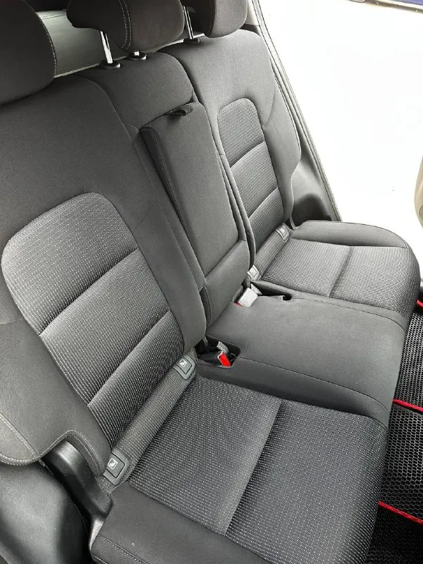 🏎️ kia sportage iv 2.0 ат awd 🗓️ год выпуска: 2018 комплектация: сигнализация с авто запуском, камера заднего вида, датчики дождя, датчики света, парктроники, сенсорный дисплей (carplay, android auto) подогревы всех сидений, электропривод зеркал, климат-контроль 2-х зонный, подогрев руля, полный привод 🥇авто в идеальном техническом состоянии. один владелец, бережная эксплуатация. без дтп. кузов в родном окрасе. комплектация "luxe". тёплые опции. два ключа. обслуживал по регламенту. замена масла каждые 7тыс. км кузов в керамике ухоженный и не прокуренный салон машина обслужена и готова к дальнейшей эксплуатации (дополнительных вложений не требуется). летняя резина на оригинальных литых дисках. зимняя резина в подарок. 💸 цена: 2.000.000 💸 торг приветствуется😏 📲тел: +7(959)2022250 📞 звоните: +7(959)2022250 - фотография - 10