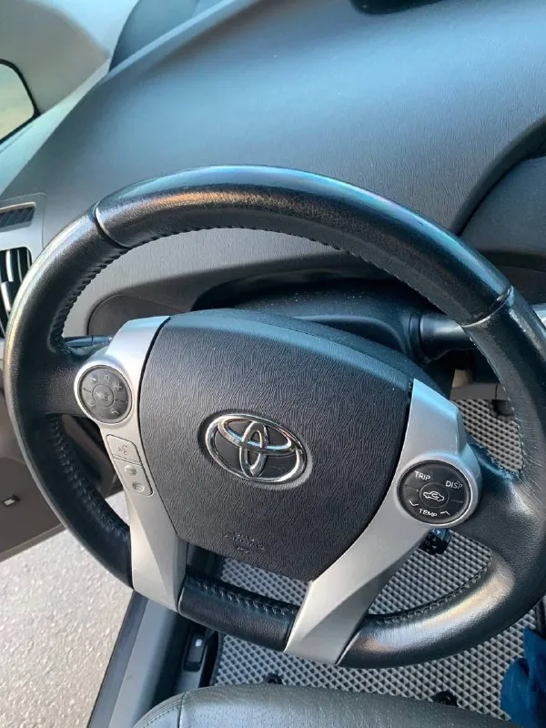 Продам toyota prius, 2010г пробег 280000. двигатель 1.8. автомобиль в технически исправном состоянии... - фотография