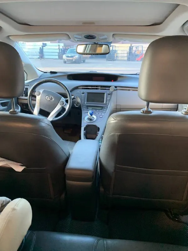 Продам toyota prius, 2010г пробег 280000. двигатель 1.8. автомобиль в технически исправном состоянии, пройдено то, сел поехал. климат контроль, электро зеркала, люк, солнечная батарея, колонки jbl, кожаный салон. цена 1м. р торг у капота. номер для связи +7949 383 05 62 +7(989)529 93 24 📲 tg: @kay0626 📞 звоните: +7(949)3830562 - фотография - 7