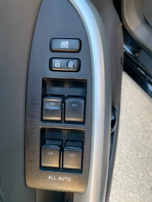 Продам toyota prius, 2010г пробег 280000. двигатель 1.8. автомобиль в технически исправном состоянии, пройдено то, сел поехал. климат контроль, электро зеркала, люк, солнечная батарея, колонки jbl, кожаный салон. цена 1м. р торг у капота. номер для связи +7949 383 05 62 +7(989)529 93 24 📲 tg: @kay0626 📞 звоните: +7(949)3830562 - фотография - 8