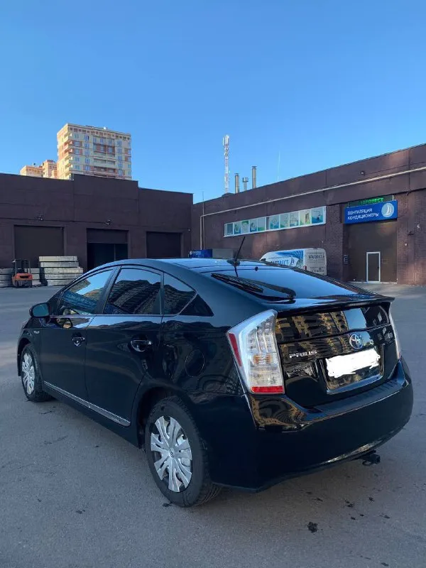 Продам toyota prius, 2010г пробег 280000. двигатель 1.8. автомобиль в технически исправном состоянии, пройдено то, сел поехал. климат контроль, электро зеркала, люк, солнечная батарея, колонки jbl, кожаный салон. цена 1м. р торг у капота. номер для связи +7949 383 05 62 +7(989)529 93 24 📲 tg: @kay0626 📞 звоните: +7(949)3830562 - фотография - 9