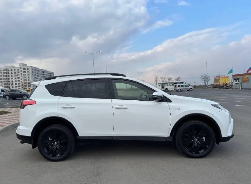 Продам г. донецк toyota rav 4 2018г. в. hybrid 2,5л бензин кп автомат полный привод пробег 35000км машина в хорошем состоянии, не битая. полный привод, климат контроль, кожаный салон, камера заднего вида. рассмотрю вариант обмена. цена 2 500 000 руб. телефон +79497485050 📞 звоните: +7(949)7485050 - фотография - 4
