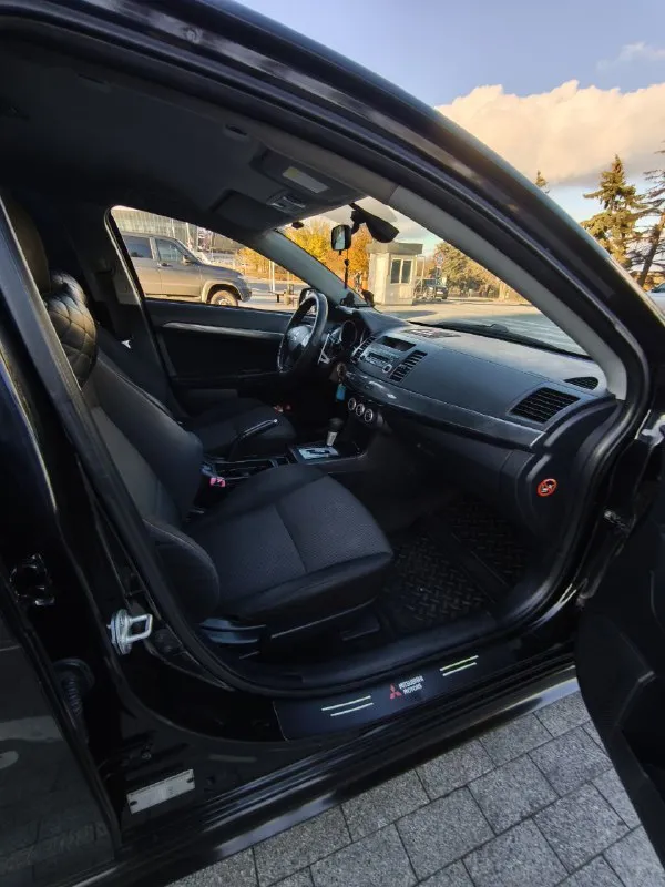 Продам свой автомобиль mitsubishi lancer x в отличном состоянии. ✅максимальная комплектация "intense+" ✅ установлен газ (зарегистрирован). ✅ 2,0 литра, 150 лошадиных сил, вариатор. ✅ пробег 290 тыс. км. ✅ климат контроль. ✅ круиз контроль. ✅ датчик света и дождя. ✅ abs, ebd, sports mode, ✅ система курсовой устойчивости. ✅ подрулевые лепестки. - фотография - 3