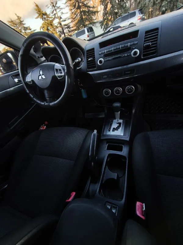 Продам свой автомобиль mitsubishi lancer x в отличном состоянии. ✅максимальная комплектация "intense+" ✅ установлен газ (зарегистрирован). ✅ 2,0 литра, 150 лошадиных сил, вариатор. ✅ пробег 290 тыс. км. ✅ климат контроль. ✅ круиз контроль. ✅ датчик света и дождя. ✅ abs, ebd, sports mode, ✅ система курсовой устойчивости. ✅ подрулевые лепестки. - фотография - 4