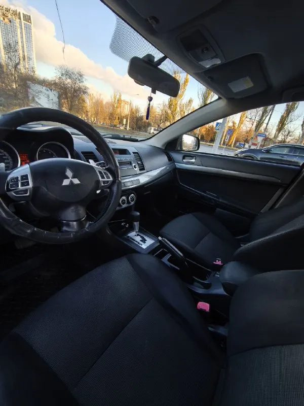 Продам свой автомобиль mitsubishi lancer x в отличном состоянии. ✅максимальная комплектация "intense+" ✅ установлен газ (зарегистрирован). ✅ 2,0 литра, 150 лошадиных сил, вариатор. ✅ пробег 290 тыс. км. ✅ климат контроль. ✅ круиз контроль. ✅ датчик света и дождя. ✅ abs, ebd, sports mode, ✅ система курсовой устойчивости. ✅ подрулевые лепестки. - фотография - 5