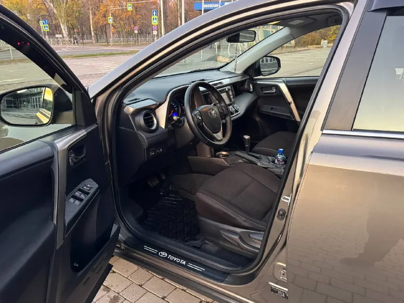 Toyota rav-4 официал эксплуатация с 2014 года двигатель 2.0 бензин коробка автомат пробег родной 145тыс. км автомобиль в достойном состоянии, кузов без дтп и окрасов ! двигатель, коробка, ходовая на 5+, вложения не требует от слова совсем ! с документами полный порядок любой вид оформления ! цена 1.630 звоните остальное по тел. +79497525498 бывает проблема со связью телеграмм на этом же номере ! - фотография - 8