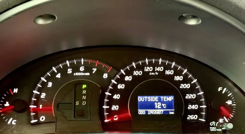 🇯🇵 toyota camry v40 💰цена: 1 070 000р 🏢город: мариуполь 📅год выпуска: 2008 🧾пробег: 249 987 км. ⚙️двигатель: 3.5 ⛽топливо: бензин/газ ⚙️кпп: автомат 📞 телефон: +7-949-727-41-51 +7-949-551-91-52 +7-989-263-55-56 💾 описание: ✅ camry 40 - машина, которая не нуждается в описании. автомат калашникова среди автомобилей. сборка япония. кузов в прекрасном состоянии - ровный, без дефектов, два косметических окраса, остальное всё заводское, капот в бронеплёнке. ✅ двигатель 3.5 в народе именуемый "миллионник" в паре с классическим шести ступенчатым автоматом, очень надёжный и не прихотливый. настоящий пробег 250 т. км. для него только обкатка. ✅ шикарная комплектация : двух зонный климат-контроль ❄️, кожаный мульти-руль с деревянной вставкой, кожаный салон с электро регулировкой, парктроник перед/зад, подогрев сидений, магнитола с bluetooth и камерой заднего вида. новая резина на оригинальных 18-х литых дисках. ⛽️ новое гбо пропан евро-4 улица шевченко 269 - фотография - 10