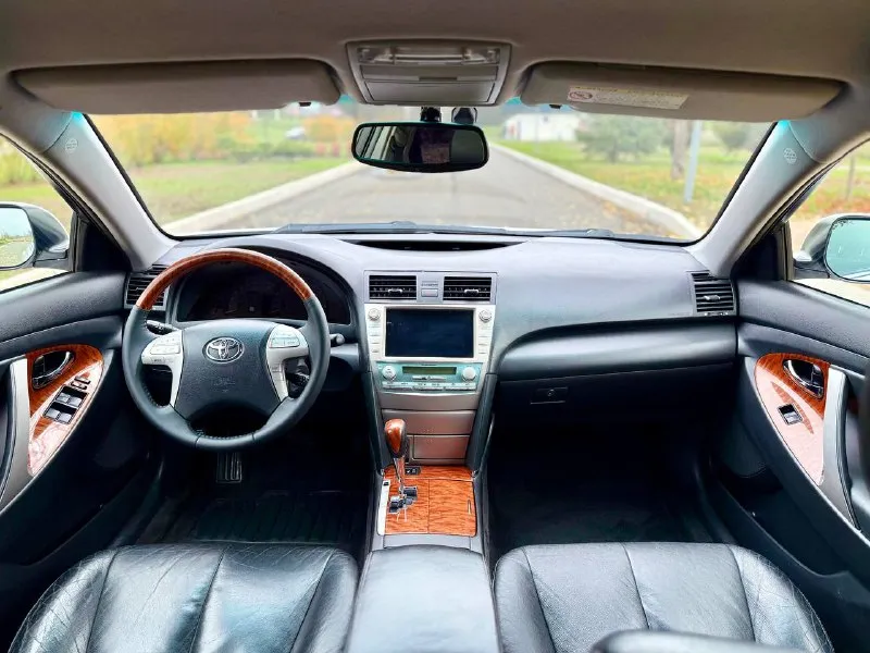 🇯🇵 toyota camry v40 💰цена: 1 070 000р 🏢город: мариуполь 📅год выпуска: 2008 🧾пробег: 249 987 км. ⚙️двигатель: 3.5 ⛽топливо: бензин/газ ⚙️кпп: автомат 📞 телефон: +7-949-727-41-51 +7-949-551-91-52 +7-989-263-55-56 💾 описание: ✅ camry 40 - машина, которая не нуждается в описании. автомат калашникова среди автомобилей. сборка япония. кузов в прекрасном состоянии - ровный, без дефектов, два косметических окраса, остальное всё заводское, капот в бронеплёнке. ✅ двигатель 3.5 в народе именуемый "миллионник" в паре с классическим шести ступенчатым автоматом, очень надёжный и не прихотливый. настоящий пробег 250 т. км. для него только обкатка. ✅ шикарная комплектация : двух зонный климат-контроль ❄️, кожаный мульти-руль с деревянной вставкой, кожаный салон с электро регулировкой, парктроник перед/зад, подогрев сидений, магнитола с bluetooth и камерой заднего вида. новая резина на оригинальных 18-х литых дисках. ⛽️ новое гбо пропан евро-4 улица шевченко 269 - фотография - 8