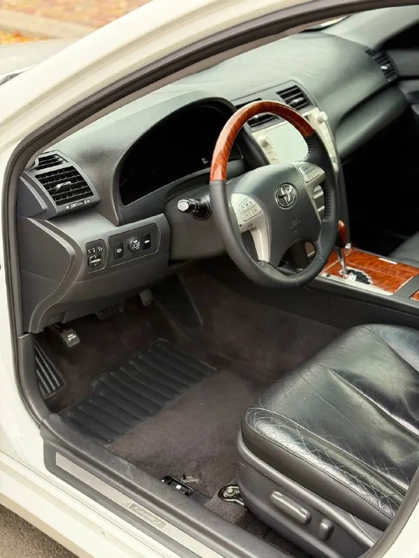 🇯🇵 toyota camry v40 💰цена: 1 070 000р 🏢город: мариуполь 📅год выпуска: 2008 🧾пробег: 249 987 км. ⚙️двигатель: 3.5 ⛽топливо: бензин/газ ⚙️кпп: автомат 📞 телефон: +7-949-727-41-51 +7-949-551-91-52 +7-989-263-55-56 💾 описание: ✅ camry 40 - машина, которая не нуждается в описании. автомат калашникова среди автомобилей. сборка япония. кузов в прекрасном состоянии - ровный, без дефектов, два косметических окраса, остальное всё заводское, капот в бронеплёнке. ✅ двигатель 3.5 в народе именуемый "миллионник" в паре с классическим шести ступенчатым автоматом, очень надёжный и не прихотливый. настоящий пробег 250 т. км. для него только обкатка. ✅ шикарная комплектация : двух зонный климат-контроль ❄️, кожаный мульти-руль с деревянной вставкой, кожаный салон с электро регулировкой, парктроник перед/зад, подогрев сидений, магнитола с bluetooth и камерой заднего вида. новая резина на оригинальных 18-х литых дисках. ⛽️ новое гбо пропан евро-4 улица шевченко 269 - фотография - 9