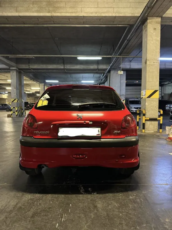 Продается peugeot 206, 2005 г. , 1.4 л. надежный городской хэтчбек! продаю свой автомобиль в связи с покупкой новой машины. основные детали: · год выпуска: 2005 · двигатель: 1.4 литра (75 л. с.), бензин. расход в городе 7,5 л. (очень экономный) · пробег: 173 000 км. пробег реальный, не скрученный (ездили, в основном, женщины). · кпп: механическая коробка передач (отрабатывает четко). · цена: 350 000 рублей. понимаю, что машина не новая, поэтому торгуюсь у капота. техническое состояние: · двигатель работает ровно, без посторонних шумов и подтеков. · кондиционер исправен. печка работает хорошо · электрика работает корректно. · тормозная система в порядке( недавно менялись тормозная жидкость и колодки). · в сентябре заменены: масло и фильтры. внешний вид и салон: · кузов без серьезных повреждений и коррозии. есть небольшие следы эксплуатации. · салон чистый, без разрывов на сиденьях. машина полностью на ходу, готова к эксплуатации. в дтп не была. все вопрос 📲 tg: @lisenocchhek 📞 звоните: +7(949)4525305 - фотография - 2