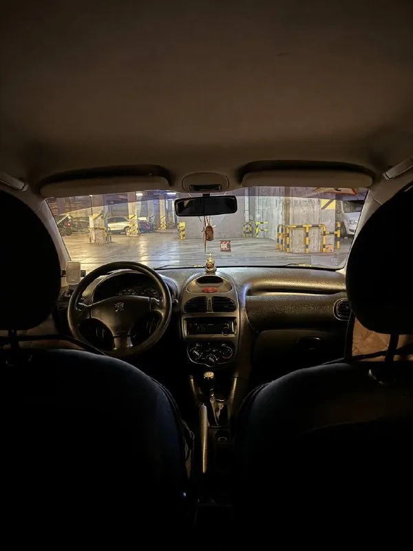 Продается peugeot 206, 2005 г. , 1.4 л. надежный городской хэтчбек! продаю свой автомобиль в связи с покупкой новой машины. основные детали: · год выпуска: 2005 · двигатель: 1.4 литра (75 л. с.), бензин. расход в городе 7,5 л. (очень экономный) · пробег: 173 000 км. пробег реальный, не скрученный (ездили, в основном, женщины). · кпп: механическая коробка передач (отрабатывает четко). · цена: 350 000 рублей. понимаю, что машина не новая, поэтому торгуюсь у капота. техническое состояние: · двигатель работает ровно, без посторонних шумов и подтеков. · кондиционер исправен. печка работает хорошо · электрика работает корректно. · тормозная система в порядке( недавно менялись тормозная жидкость и колодки). · в сентябре заменены: масло и фильтры. внешний вид и салон: · кузов без серьезных повреждений и коррозии. есть небольшие следы эксплуатации. · салон чистый, без разрывов на сиденьях. машина полностью на ходу, готова к эксплуатации. в дтп не была. все вопрос 📲 tg: @lisenocchhek 📞 звоните: +7(949)4525305 - фотография - 9