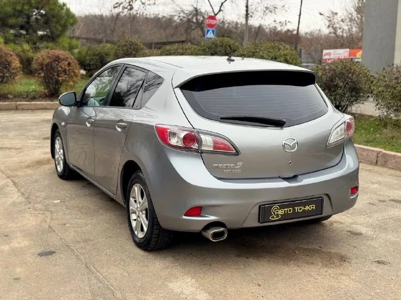 Mazda 3 рестайлинг год выпуска: 2012 двс: 1.6 кпп: автомат пробег: 177 000 км ✅оригинальный пробег ✅2 владельца по птс ✅технически исправна и обслужена стоимость: 880 000₽ возможна продажа в кредит осмотр в донецке, калининский район автосалон «авто точка» 📞 +7(949)699-31-90 📲 tg: кирилл 📞 звоните: +7(949)6993190 - фотография - 6