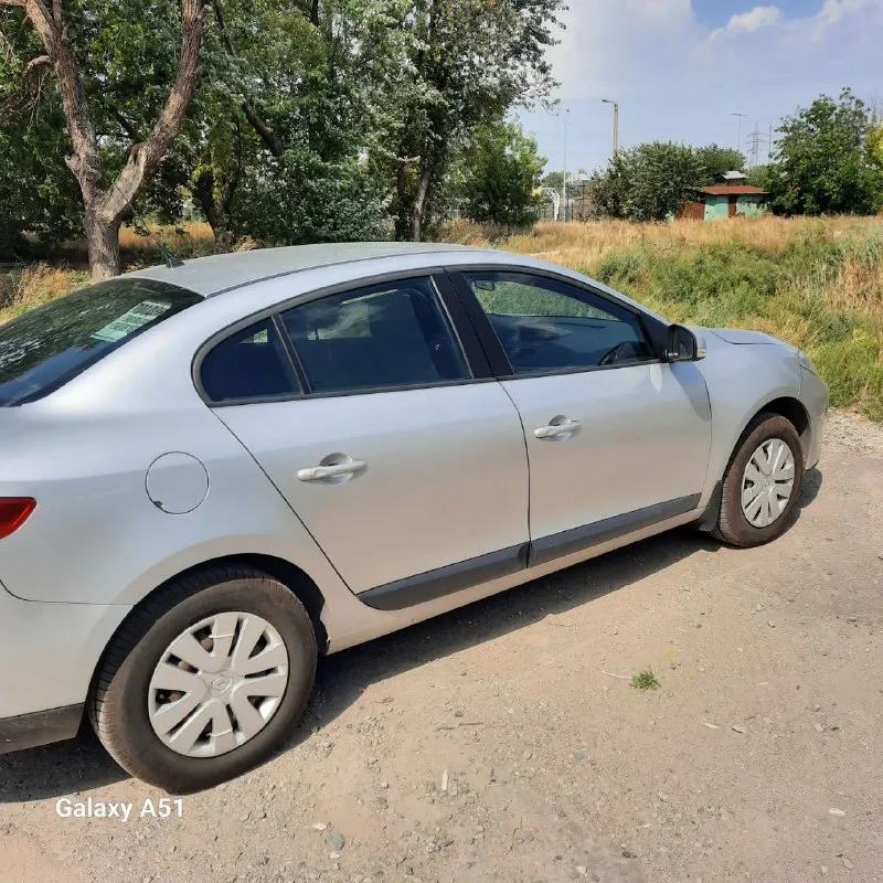 Продам renault флюенс 2010г 2.0 138 л. с сборка турция. кузов оцинкован. климат котроль 2х зонный, подогрев передних сидений, датчик дождя, датчик света. пробег 197т. км обслуживалась в официальном дилерском центри есть все подтверждающие документы за 10лет. 800т. р.не бита, в родной краске, вложений не требует, + комлект резины. г. мариуполь. тел +79495132346 📲 tg: владимир 📞 звоните: +7(949)5132346 - фотография - 2