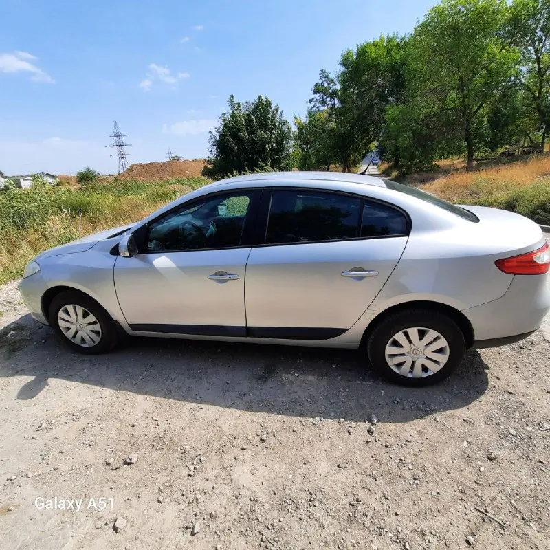 Продам renault флюенс 2010г 2.0 138 л. с сборка турция. кузов оцинкован. климат котроль 2х зонный, подогрев передних сидений, датчик дождя, датчик света. пробег 197т. км обслуживалась в официальном дилерском центри есть все подтверждающие документы за 10лет. 800т. р.не бита, в родной краске, вложений не требует, + комлект резины. г. мариуполь. тел +79495132346 📲 tg: владимир 📞 звоните: +7(949)5132346 - фотография - 3