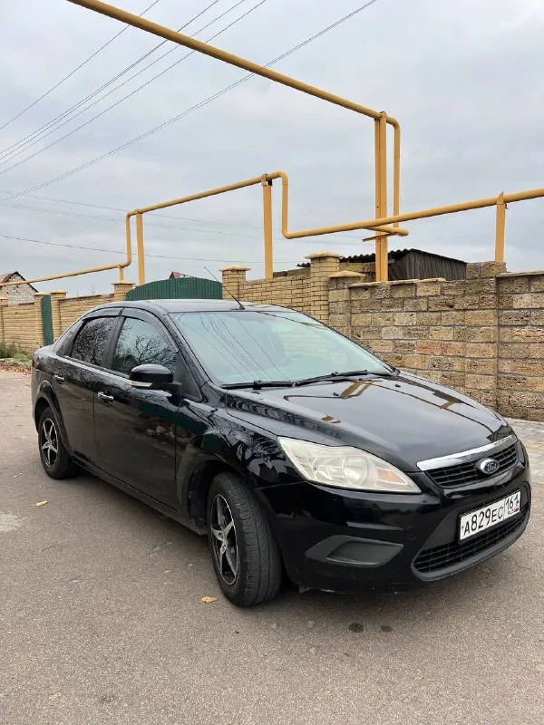 Продам ford focus 2 рестайлинг год: 2009 двигатель 1.8 125лс работает отлично, расход масла отсутствует, кап ремонт делался 35т назад! ходовая часть без нареканий, кузов в очень достойном состоянии, без гнили и рыжиков днище и пороги отличные, безопасность на месте в серьезных дтп не был! комплектация с кондиционером, 4 стеклоподьемника с автодоводчиками, эл. зеркала, бортовой компьютер, эл. рег фар, центральный замок, свежая летняя резина, зимние колеса в комплекте с машиной! 3 ключа, документы чистые без штрафов и запретов. автомобиль обслужен и не требует вложений! торг есть цена: 565000 📍мариуполь 📞+79496463727 - фотография - 2