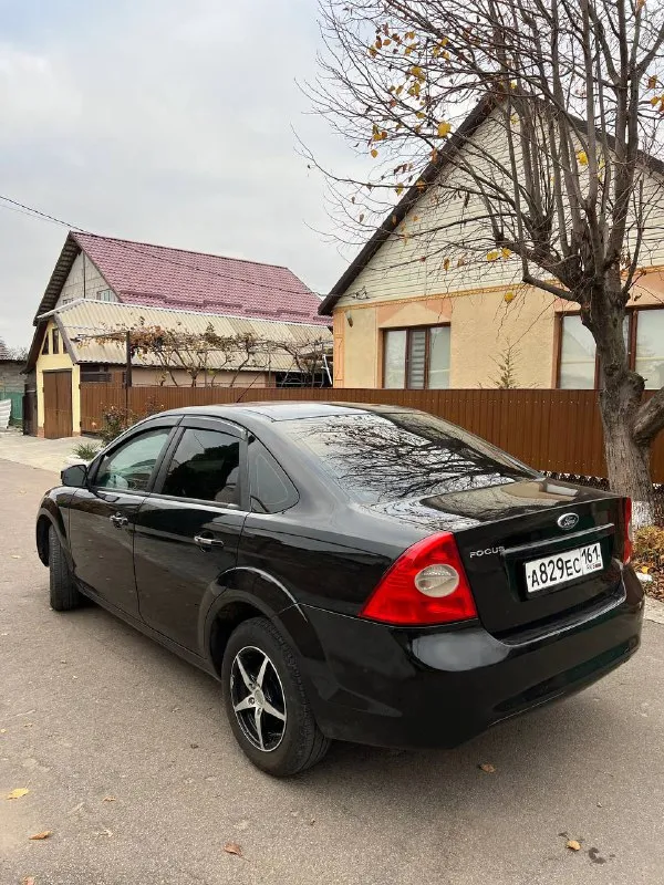 Продам ford focus 2 рестайлинг год: 2009 двигатель 1.8 125лс работает отлично, расход масла отсутствует, кап ремонт делался 35т назад! ходовая часть без нареканий, кузов в очень достойном состоянии, без гнили и рыжиков днище и пороги отличные, безопасность на месте в серьезных дтп не был! комплектация с кондиционером, 4 стеклоподьемника с автодоводчиками, эл. зеркала, бортовой компьютер, эл. рег фар, центральный замок, свежая летняя резина, зимние колеса в комплекте с машиной! 3 ключа, документы чистые без штрафов и запретов. автомобиль обслужен и не требует вложений! торг есть цена: 565000 📍мариуполь 📞+79496463727 - фотография - 4