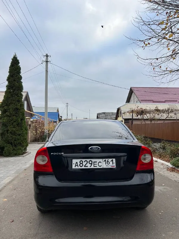Продам ford focus 2 рестайлинг год: 2009 двигатель 1.8 125лс работает отлично, расход масла отсутствует, кап ремонт делался 35т назад! ходовая часть без нареканий, кузов в очень достойном состоянии, без гнили и рыжиков днище и пороги отличные, безопасность на месте в серьезных дтп не был! комплектация с кондиционером, 4 стеклоподьемника с автодоводчиками, эл. зеркала, бортовой компьютер, эл. рег фар, центральный замок, свежая летняя резина, зимние колеса в комплекте с машиной! 3 ключа, документы чистые без штрафов и запретов. автомобиль обслужен и не требует вложений! торг есть цена: 565000 📍мариуполь 📞+79496463727 - фотография - 5