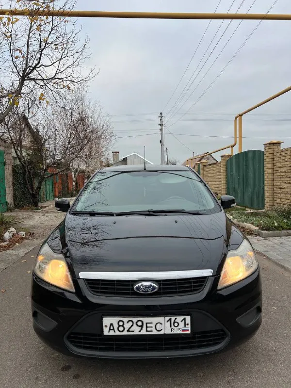 Продам ford focus 2 рестайлинг год: 2009 двигатель 1.8 125лс работает отлично, расход масла отсутствует, кап ремонт делался 35т назад! ходовая часть без нареканий, кузов в очень достойном состоянии, без гнили и рыжиков днище и пороги отличные, безопасность на месте в серьезных дтп не был! комплектация с кондиционером, 4 стеклоподьемника с автодоводчиками, эл. зеркала, бортовой компьютер, эл. рег фар, центральный замок, свежая летняя резина, зимние колеса в комплекте с машиной! 3 ключа, документы чистые без штрафов и запретов. автомобиль обслужен и не требует вложений! торг есть цена: 565000 📍мариуполь 📞+79496463727 - фотография - 6