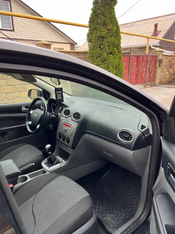 Продам ford focus 2 рестайлинг год: 2009 двигатель 1.8 125лс работает отлично, расход масла отсутствует, кап ремонт делался 35т назад! ходовая часть без нареканий, кузов в очень достойном состоянии, без гнили и рыжиков днище и пороги отличные, безопасность на месте в серьезных дтп не был! комплектация с кондиционером, 4 стеклоподьемника с автодоводчиками, эл. зеркала, бортовой компьютер, эл. рег фар, центральный замок, свежая летняя резина, зимние колеса в комплекте с машиной! 3 ключа, документы чистые без штрафов и запретов. автомобиль обслужен и не требует вложений! торг есть цена: 565000 📍мариуполь 📞+79496463727 - фотография - 9