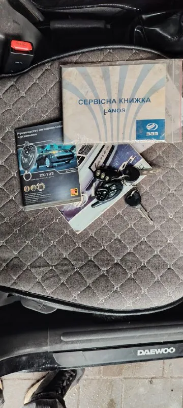 Продам дэу ланос 2008 г. в в идеальном состоянии с родным пробегом 152 тыс. км! авто в родном окрасе, без единого рыжика, дно идеал, двигатель работает отлично, ходовая без нареканий, салон отличный. установлена 2 ух стороняя сигнализация, хорошая аудио система, новая зимняя резина. у автомобиля один хозяин за все время. документы в порядке и готовы к переоформлению. авто находится в г мариуполь цена 320 000 тыс. руб +79495524307 - фотография - 9