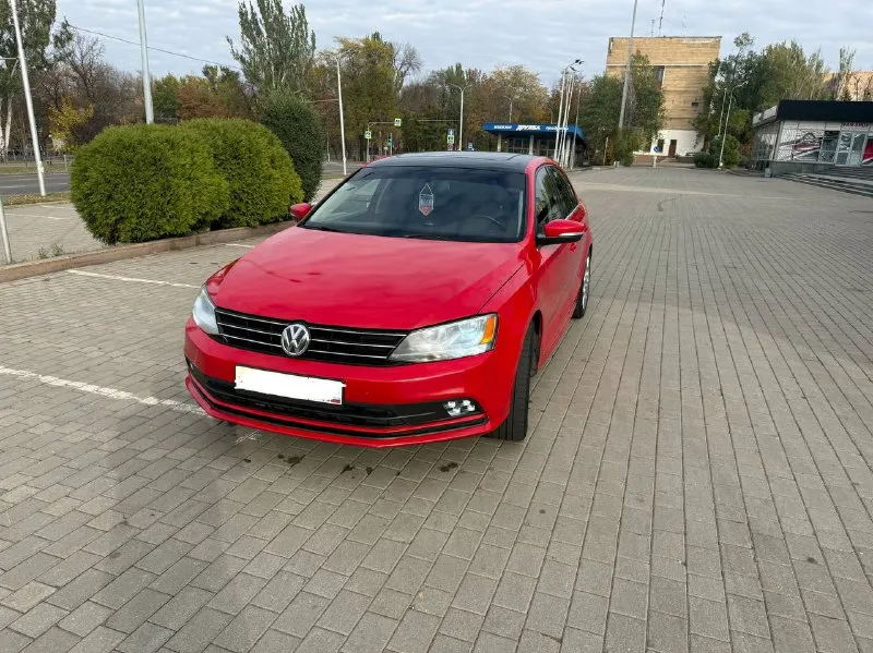 Продам джету 2015 года, 140 км пробега, в богатой комплектации, старт стоп, без ключевой доступ, люк, стоит сигнализация с автозапуском. полностью обслужена. цена 1.4 торг, донецк. +79493782198 обмен 📲 tg: @alan24071991 📞 звоните: +7(949)3782198 - фотография - 2