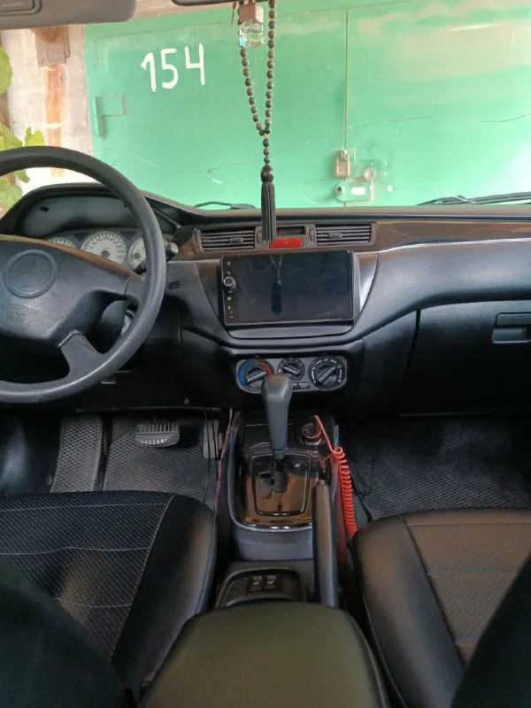 Mitsubishi lancer 9 1.6 автомат подымливает по кузову есть нюансы примята водительская дверь. коробка работает отлично. сигнализация, авто запуск, стеклоподъёмники, подогрев сидений, камера заднего вида, планшет. штрафов, арестов нету. цена 230т. ₽ без торга. от собственника +79497302617 📞 звоните: +7(949)7302617 - фотография - 3